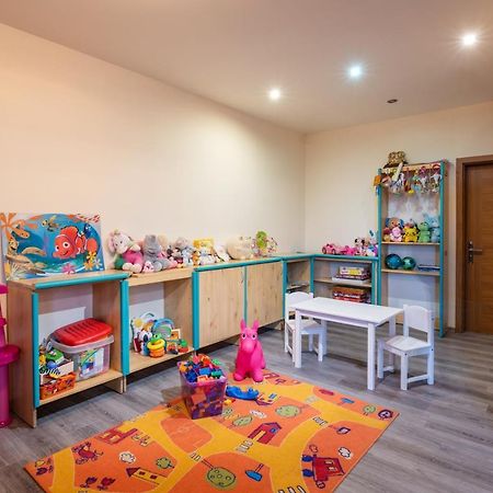 Hotel Poludnica Liptovský Mikuláš エクステリア 写真