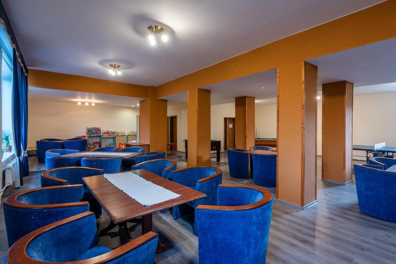Hotel Poludnica Liptovský Mikuláš エクステリア 写真
