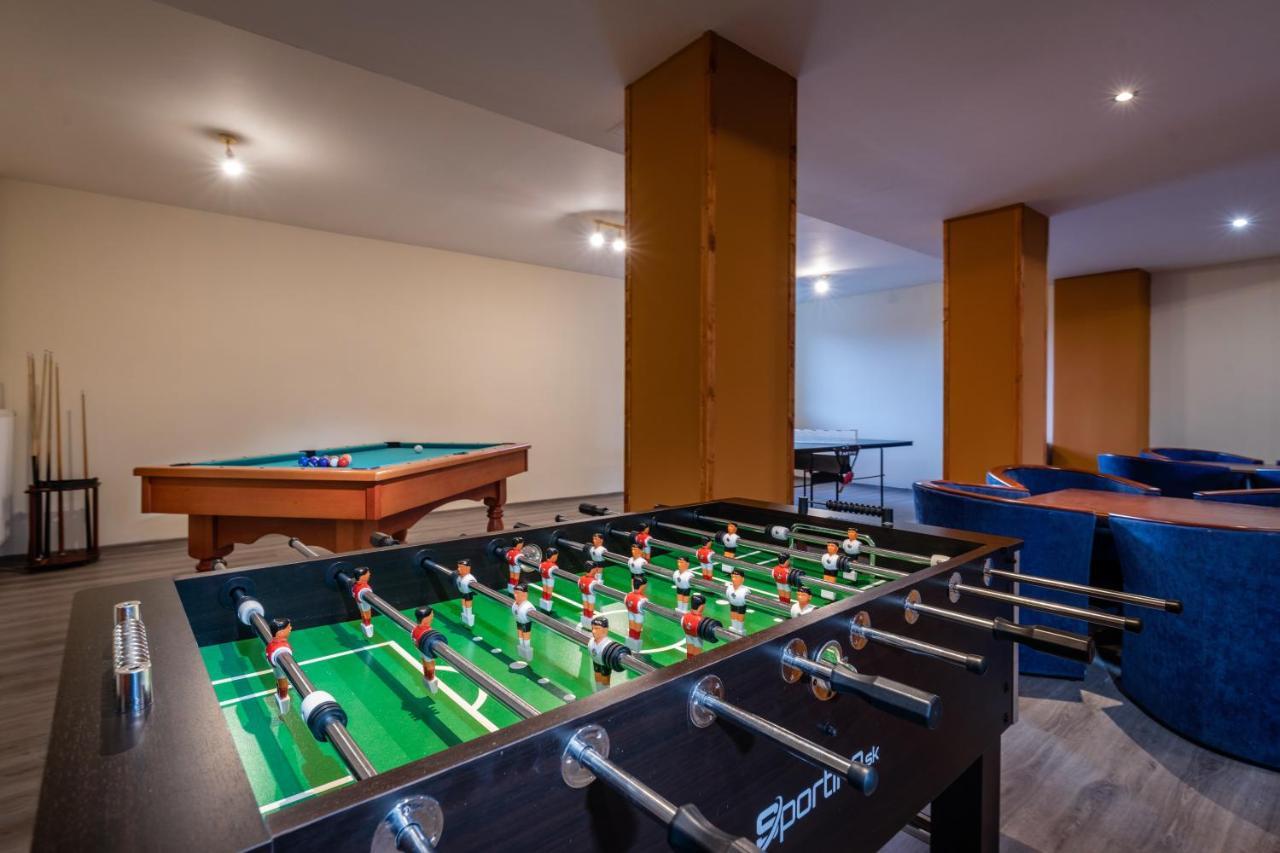 Hotel Poludnica Liptovský Mikuláš エクステリア 写真