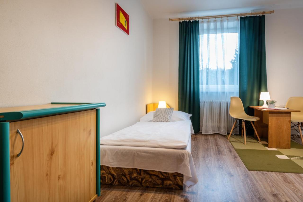 Hotel Poludnica Liptovský Mikuláš エクステリア 写真